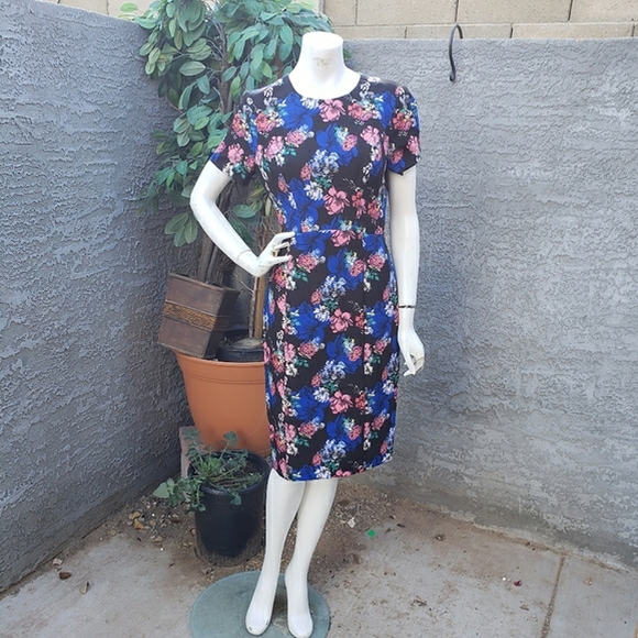 Black Halo Dresses & Skirts - Jodee Floral Sheath Dress